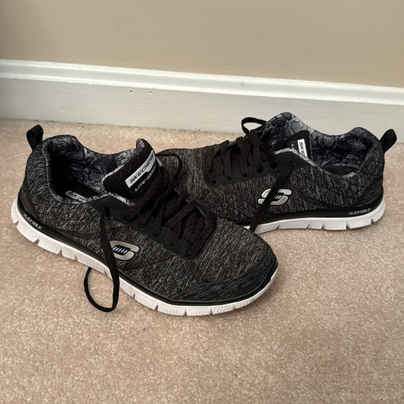 Skechers Shoes - Lite-Weight Sketchers - hardly worn!